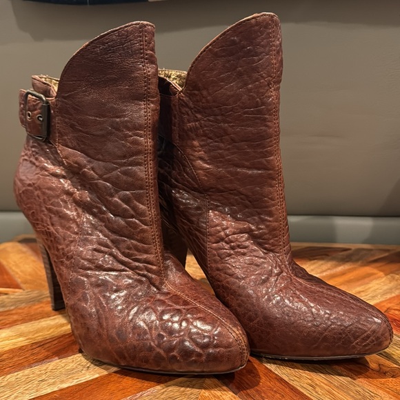 Cynthia Vincent leather bootie size 6.5 - Picture 6 of 6